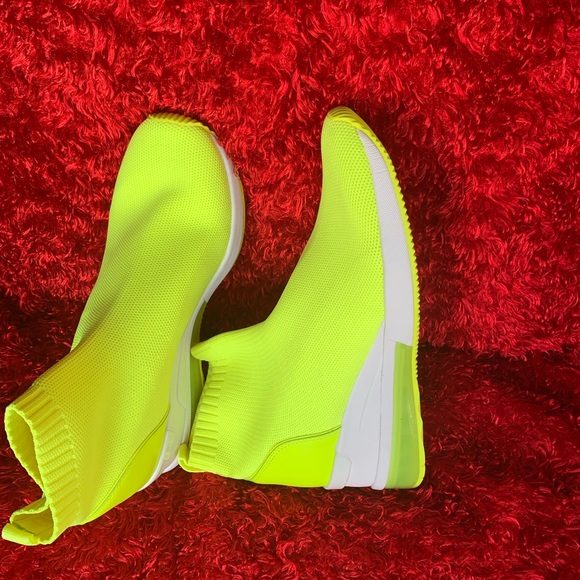 New: And Super Comfortable Michael Kors shoes for all occasions🌻 - Picture 4 of 8